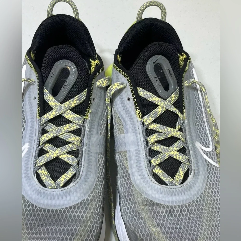 Nike Air Max 2090 Special Edition Glow In the Dark Galaxy Youth‎ Size 7Y